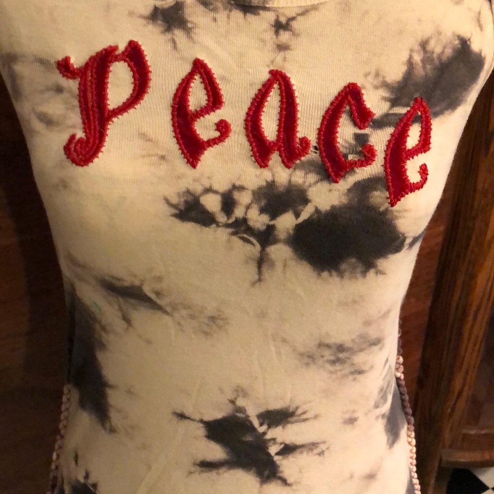 Lucky ☮️ tee shirt - Picture 2 of 5